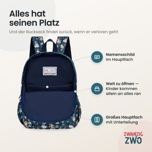 Kinderrucksack Fußballtiere – geöffnetes Hauptfach mit Namensschild und Unterteilung