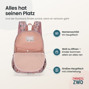 Kinderrucksack kleine Herzen – geöffnetes Hauptfach mit Namensschild und Unterteilung