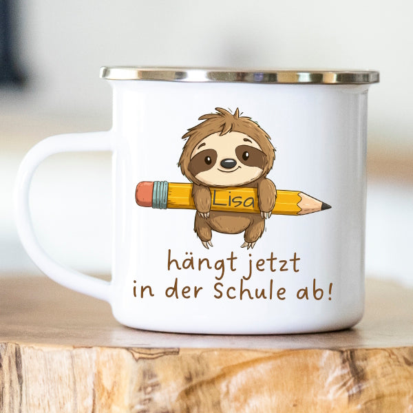 Personalisierte Emailletasse Schulkind 234 Faultier hängt ab
