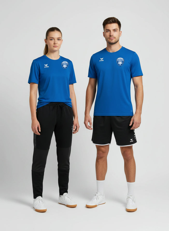 Spielerin in langer Trainingshose und Spieler in kurzer Hose des TSV Schönaich Handball