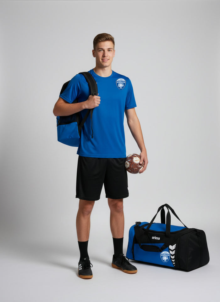 Handballspieler mit Rucksack, Sporttasche und Ball des TSV Schönaich